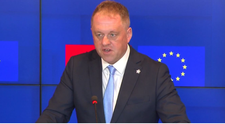 Ministri irlandez Byrne  Vijoni reformat  duam të mbyllim kapitujt të tjerë me Shqipërinë