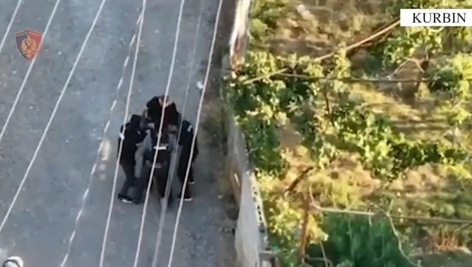 Nuk iu bind Policisë dhe përplasi makinën e shërbimit  arrestohet 27 vjeçari i armatosur në Kurbin