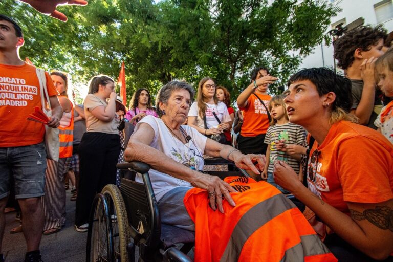 Vdes 87 vjeçarja që u bë simbol i protestave kundër krizës së strehimit në Spanjë