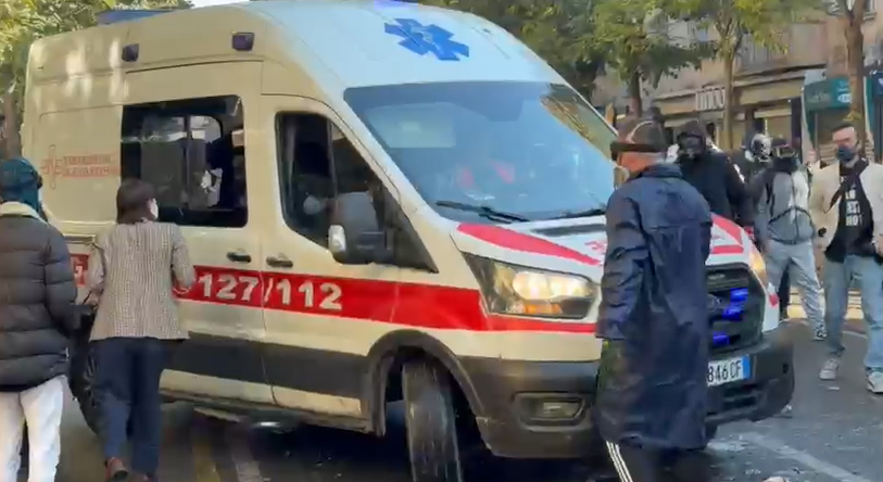 QKUM reagon pas bllokimit të ambulancës në protestë  Çdo vonesë mund të kushtojë një jetë