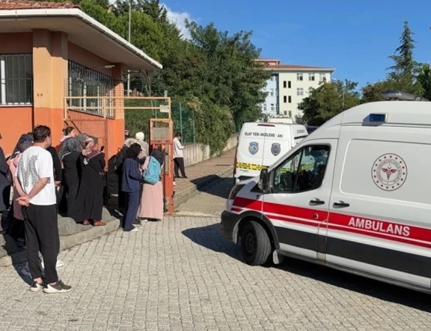 Sulm me thikë në një shkollë në Stamboll  15 vjeçari godet 7 nxënës  3 prej tyre në gjendje të rëndë
