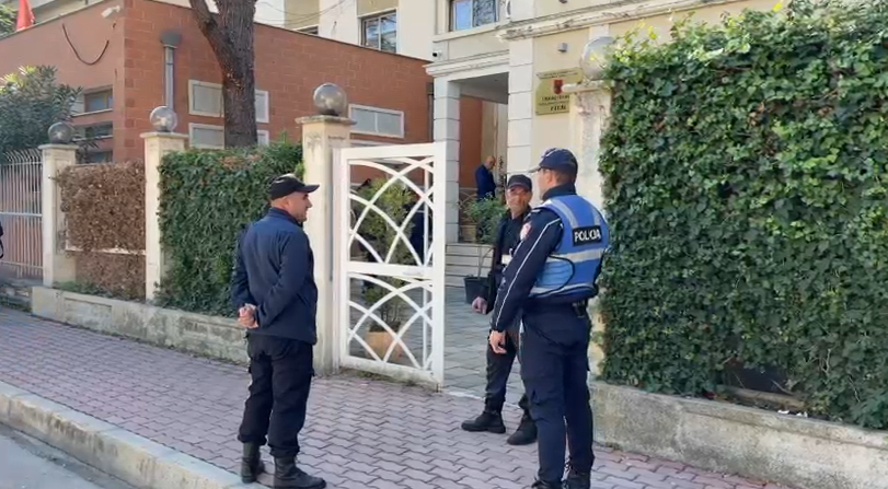 Alarm për bombë në Gjykatën dhe Prokurorinë e Fierit  boshatisen godinat