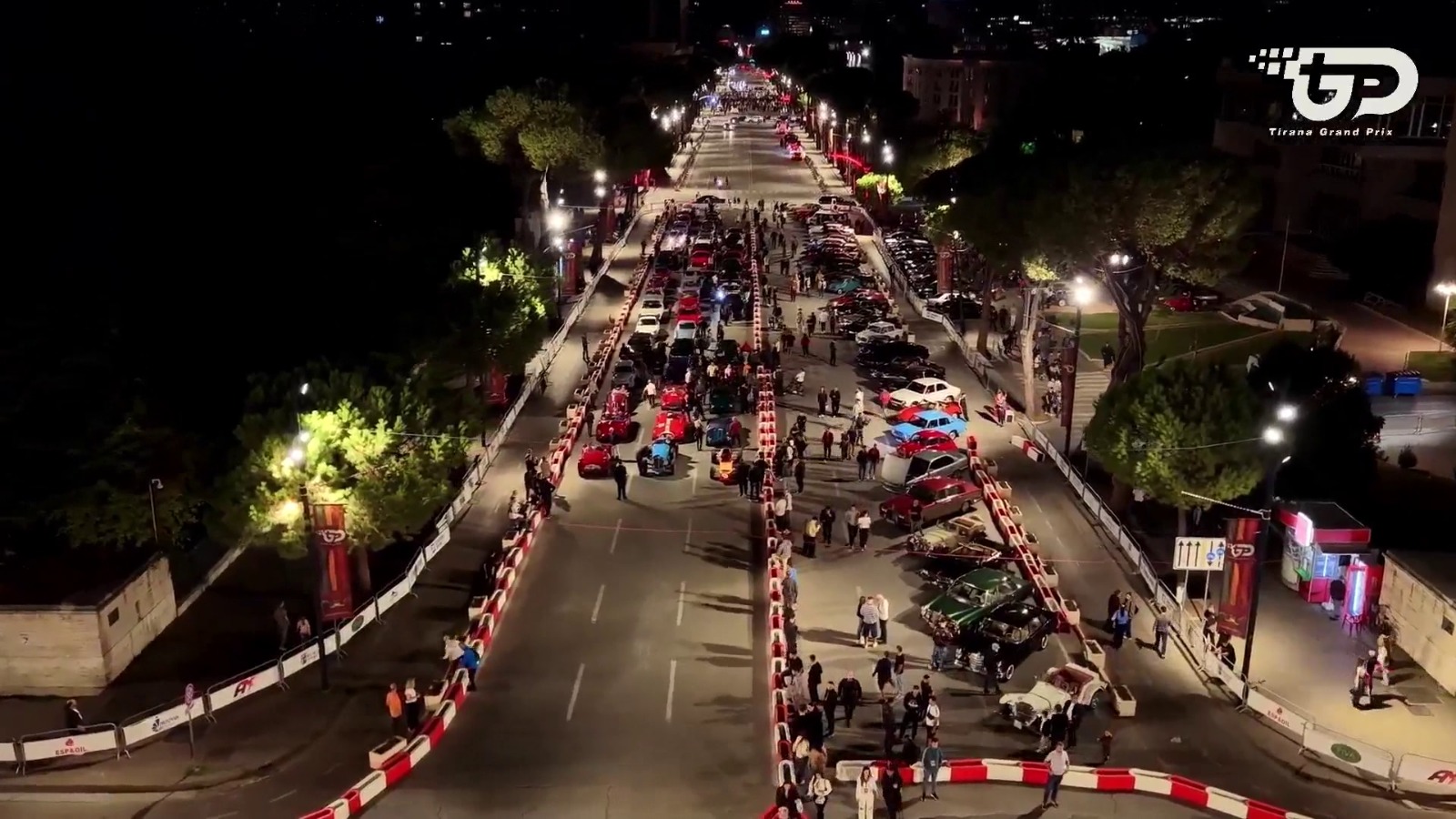 Makinat klasike  pushtojnë  Tiranën  zhvillohet edicioni i tretë i  Tirana Grand Prix 