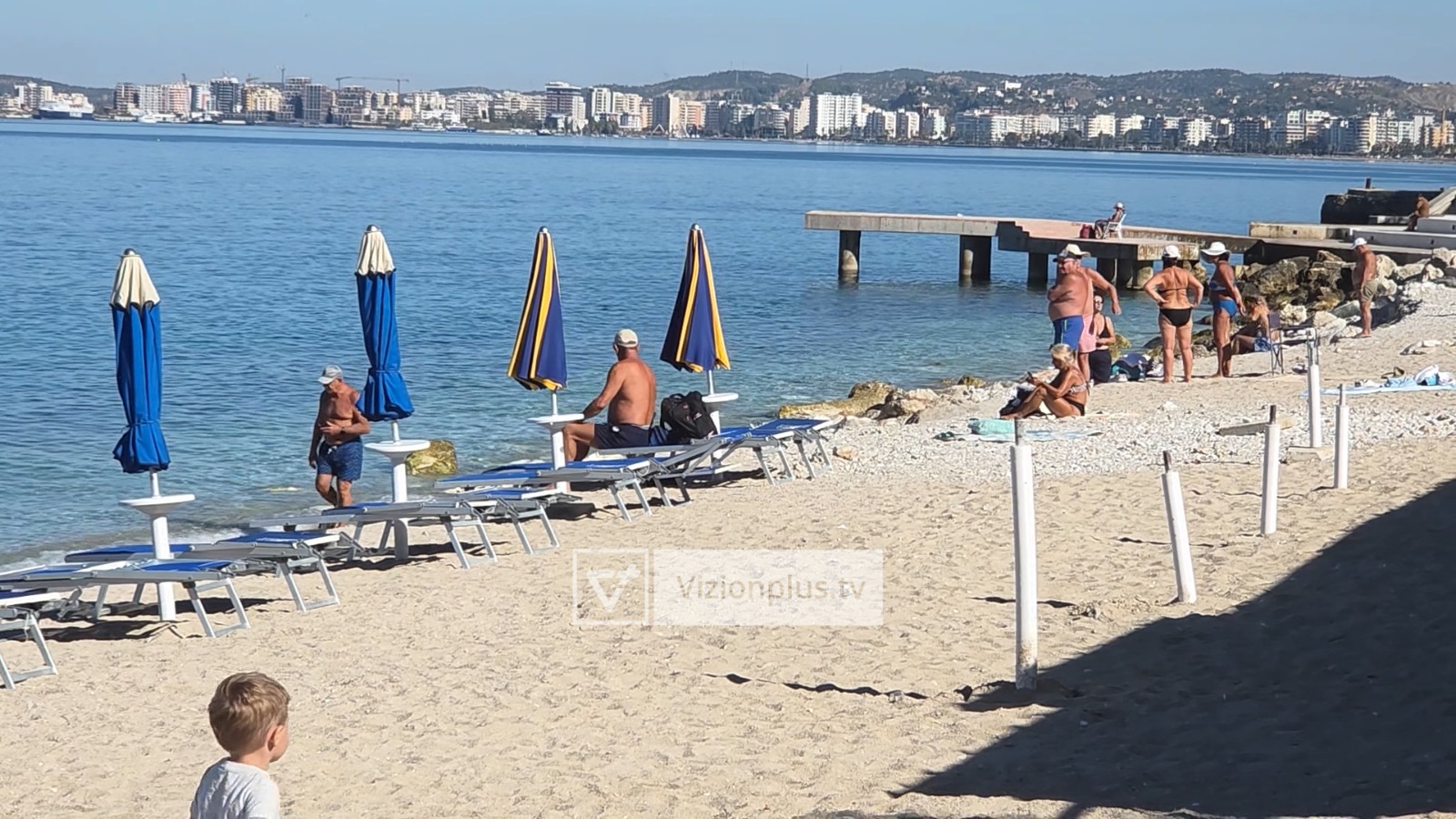 Pushuesit nuk i ndahen Vlorës  bregdeti i mbushur me turistë edhe në vjeshtë