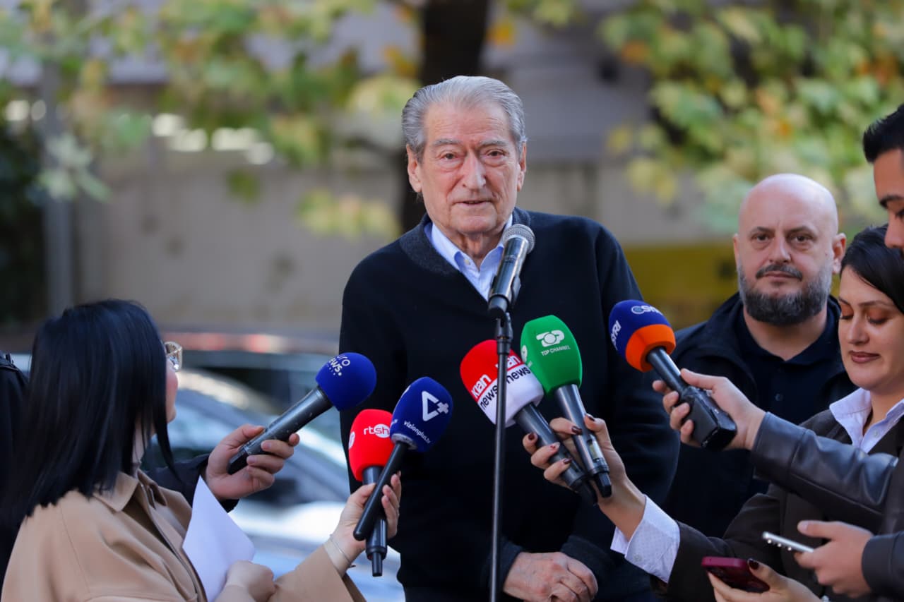  Rama ka shkatërruar ëndrrat e 700 mijë të rinjve   Berisha del nga SPAK  PD mbështet protestën deri në fitore
