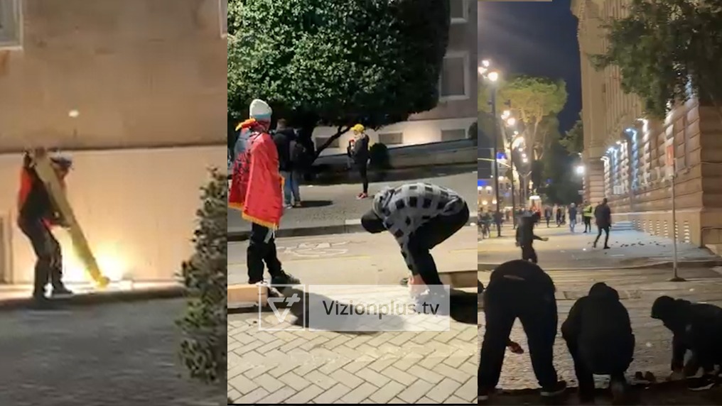 nisin-tensionet-ne-bulevard-gure-drejt-kryeministrise-dhe-xhama-te-thyer-ne-kryesine-e-kuvendit-policia-distancohuni-nga-dhuna