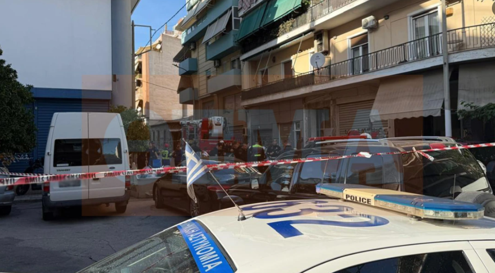 E mbushur me drogë dhe eksploziv  shpërthen çanta në qendër të Athinës  Katër të plagosur  mes tyre dy policë