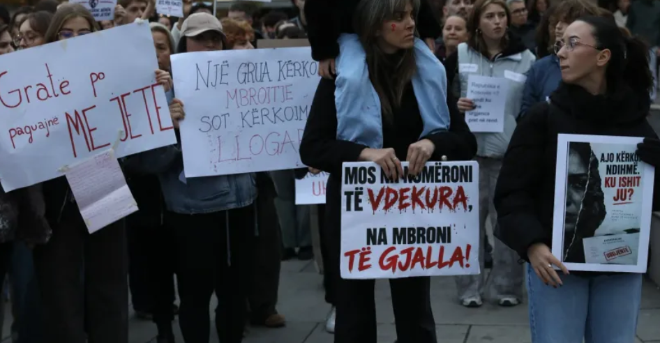 edhe-sa-gra-te-vrara-proteste-ne-peje-per-vrasjen-e-arlinda-zekajt