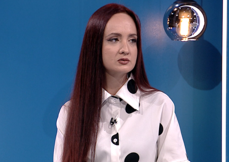 skandali-me-videot-simo-ra-miti-i-personazheve-publike-ngjarja-duhet-pare-si-crregullim-i-sjelljes-seksuale
