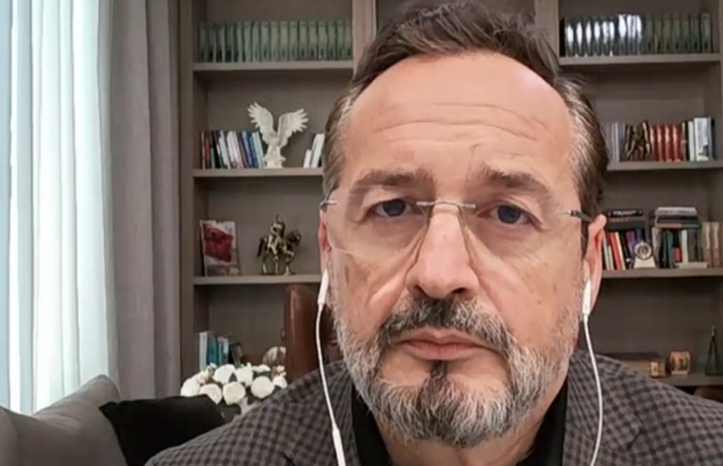 videot-intime-pano-mekati-qendron-tek-secili-prej-nesh-nuk-duhet-ta-hedhim-gurin