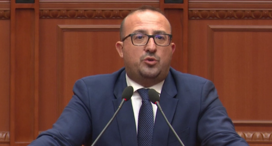  Vjen era hale   Kushi  Kujdes me fjalorin  Korreshi  Nuk kam fjalë tjetër për këtë që keni bërë