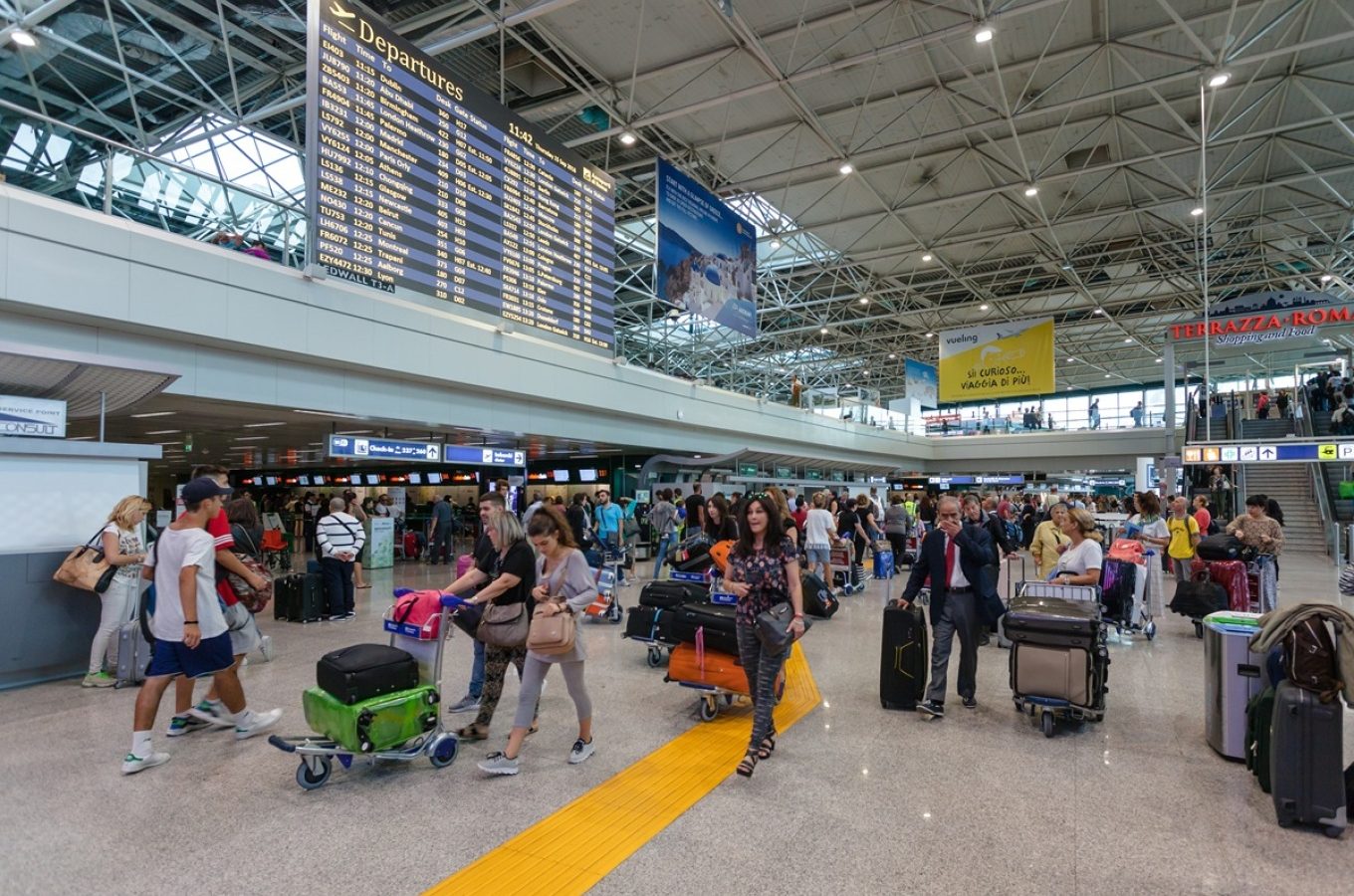 Defekt në rrjetin e transmetimit të të dhënave  kaos në aeroportet e Italisë  anulohen edhe fluturimet drejt Tiranës