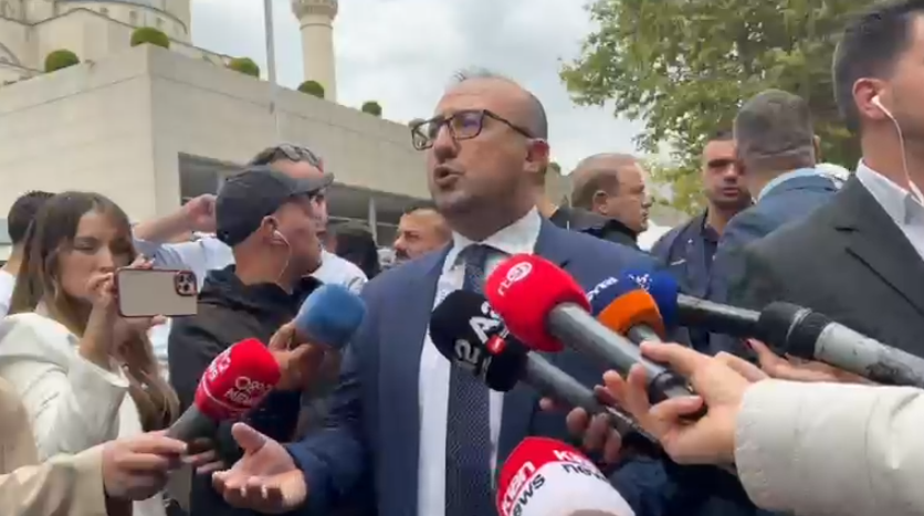  Pa numër identifikimi   Korreshi denoncon policët e maskuar në protestë  Tregojnë allatet  si Adi Hila apo Ergys Agasi