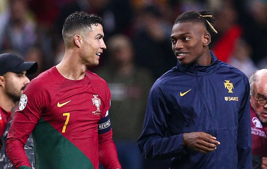 Leao zbulon lidhjen e veçantë me numrin 7 të Cristiano Ronaldos
